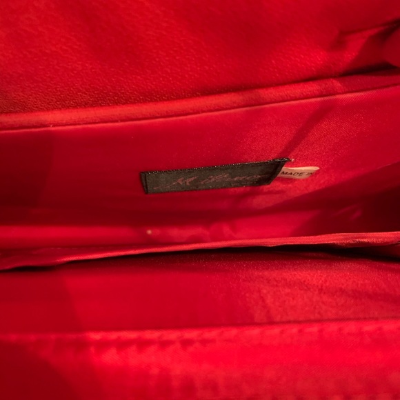 Milano Fur- trimmed 2 pc skirt suit and purse - Picture 5 of 5